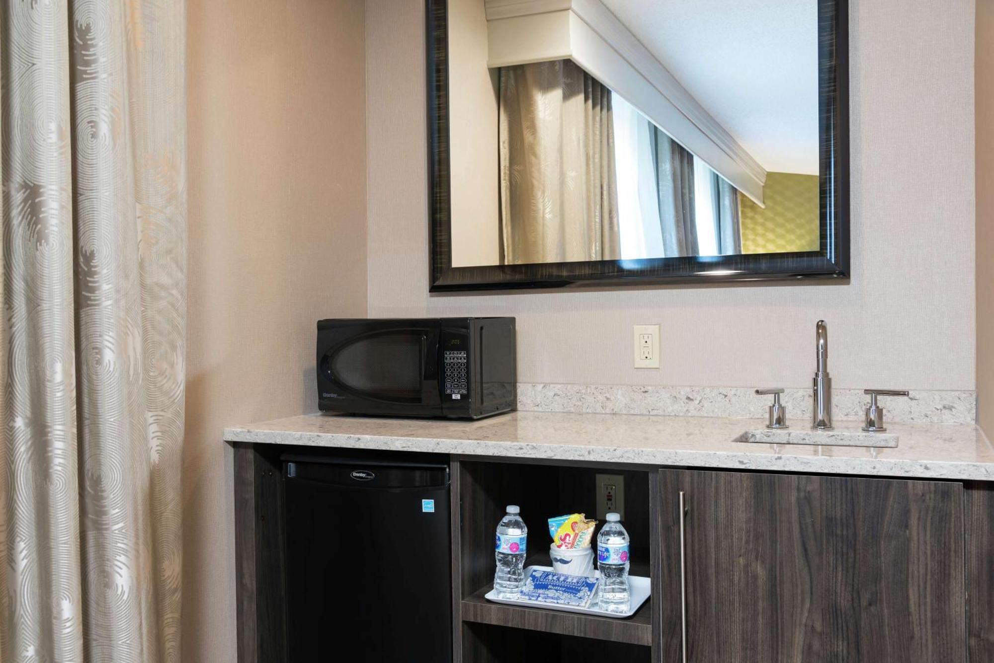 Hampton Inn Mount Pleasant Exteriör bild