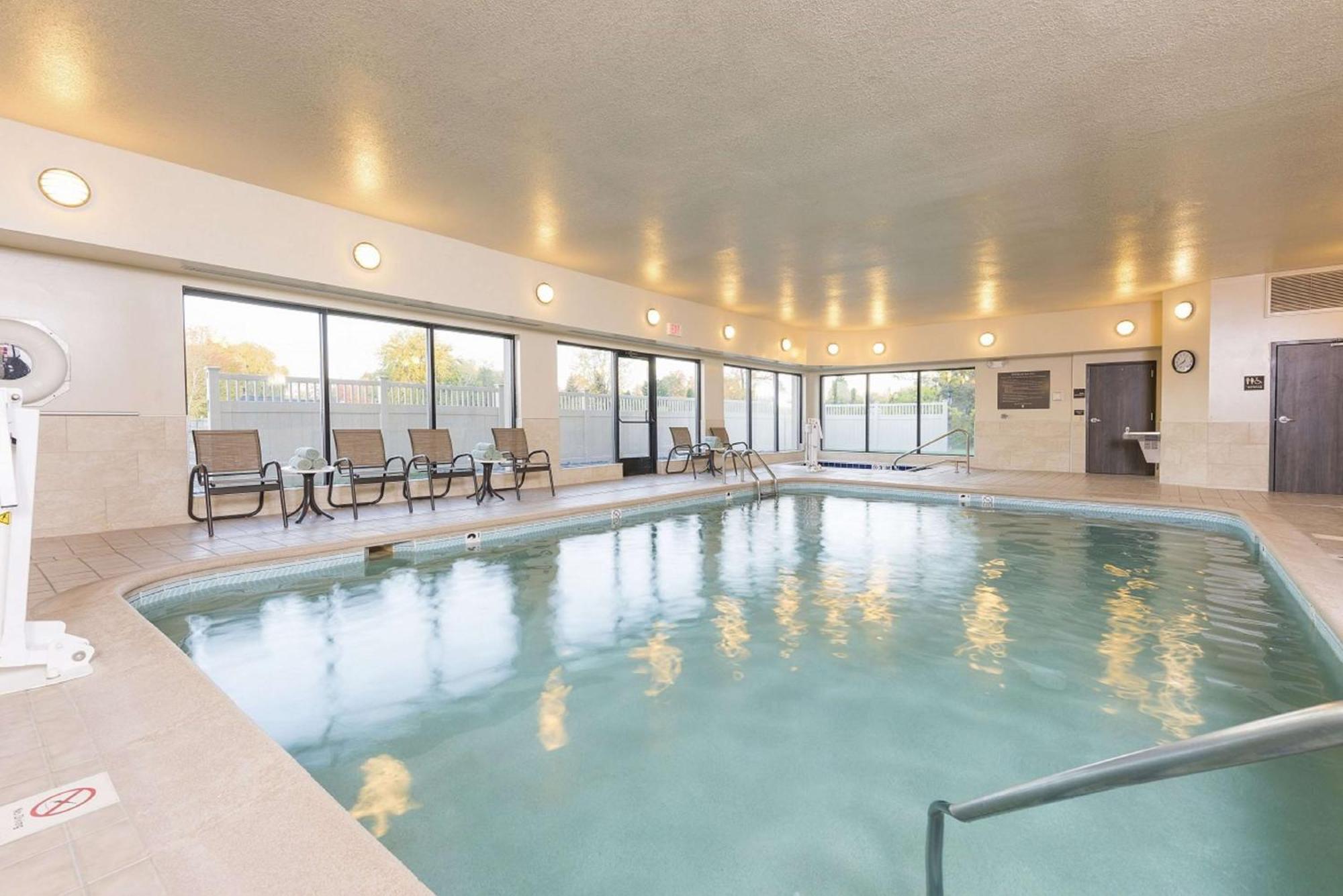 Hampton Inn Mount Pleasant Exteriör bild