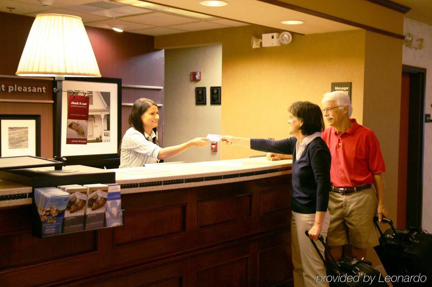 Hampton Inn Mount Pleasant Inreriör bild