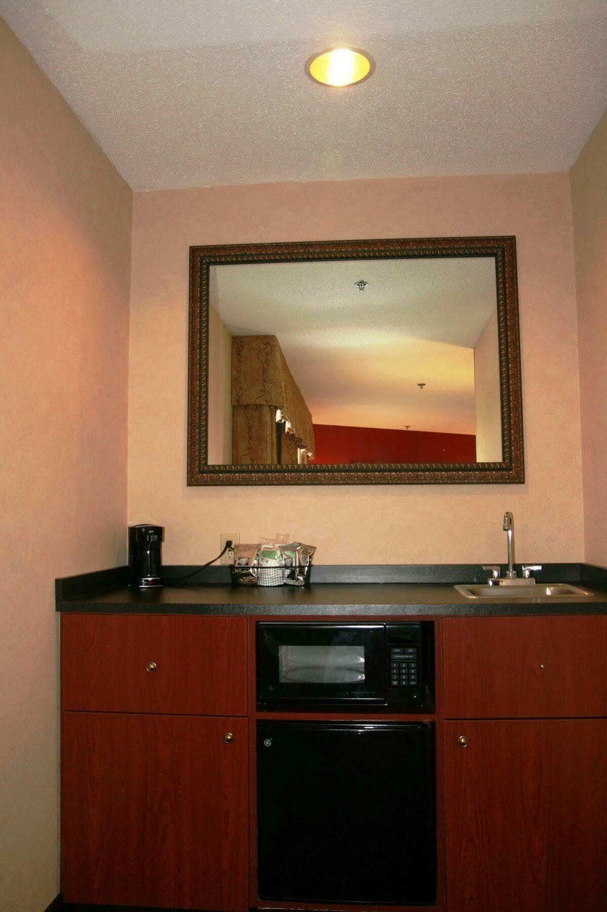 Hampton Inn Mount Pleasant Exteriör bild